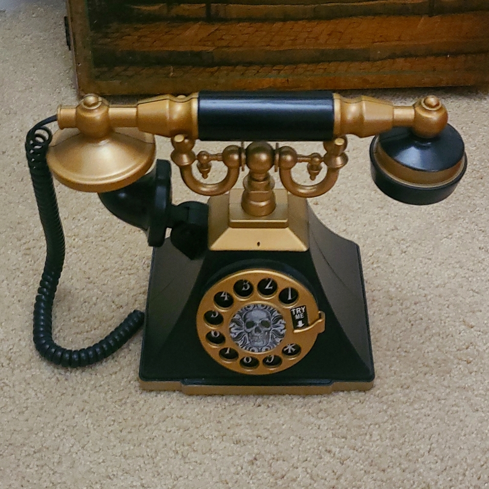 Halloween telephone with creepy multiple differnt replys fun gift!!